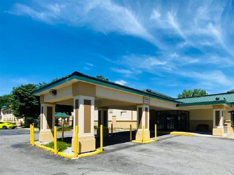 Baymont By Wyndham Latham Albany Airport Hotel Buitenkant foto